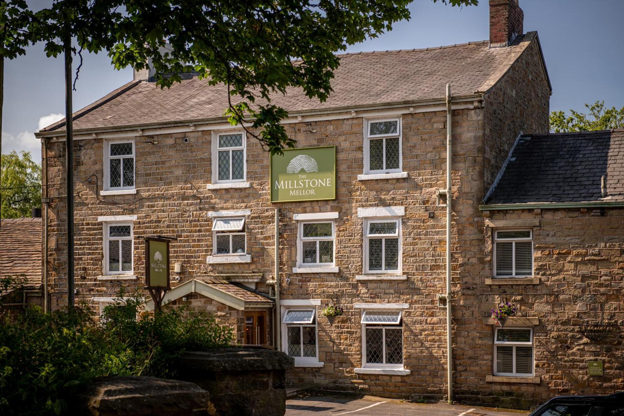 The Millstone, Mellor Hotel Blackburn  Exterior photo The Old Oak Inn